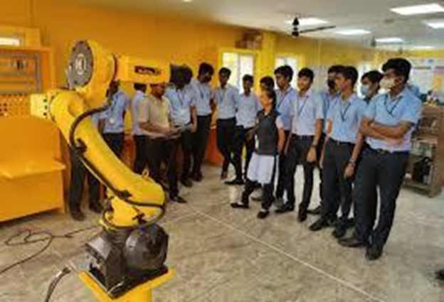 INDUSTRIAL VISIT TO R-CAT FOR UNDERSTANDING ROBOTICS.jpg